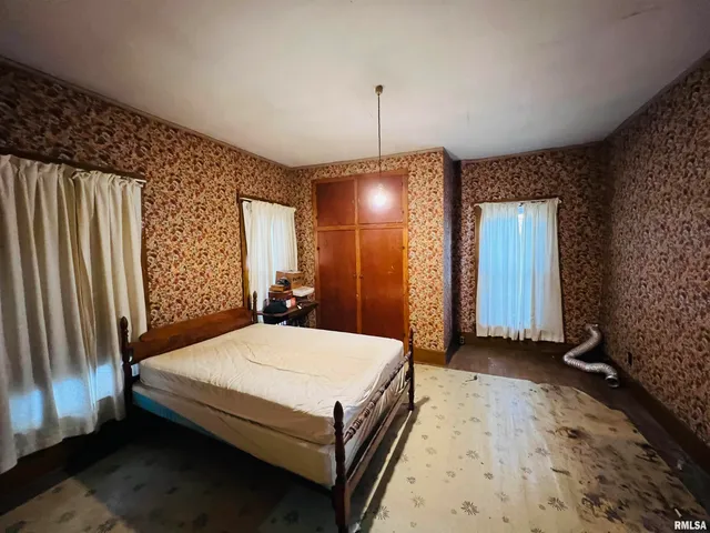 $32,000 | 174 East Wilson Avenue, Shawneetown, IL 62984