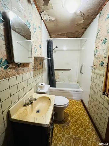 $32,000 | 174 East Wilson Avenue, Shawneetown, IL 62984