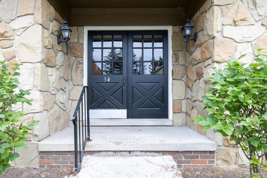 31775 Ridgeside Drive, Unit 22 Farmington Hills, MI 48334 - Photo 2 of 44