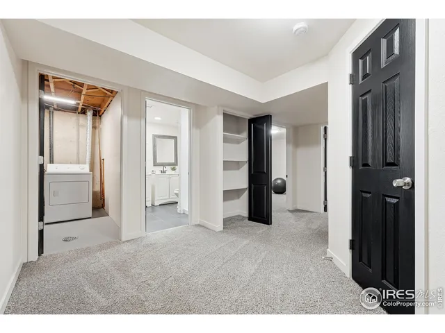 a view of a big room with closet and windows