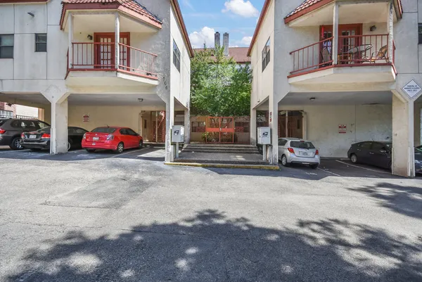 $1,795 | 706 West 22nd Street, Unit 306, Austin, TX 78705