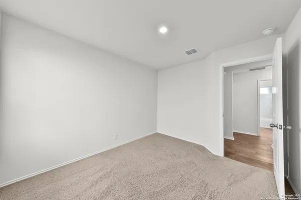 $1,400 | 104 Black Scoter, San Antonio, TX 78253