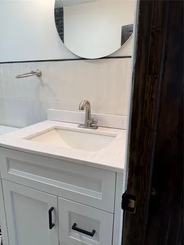 a close view of sink and tap