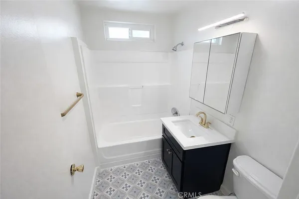 $2,495 | 11441 Oxnard Street, Unit 6, North Hollywood, CA 91606