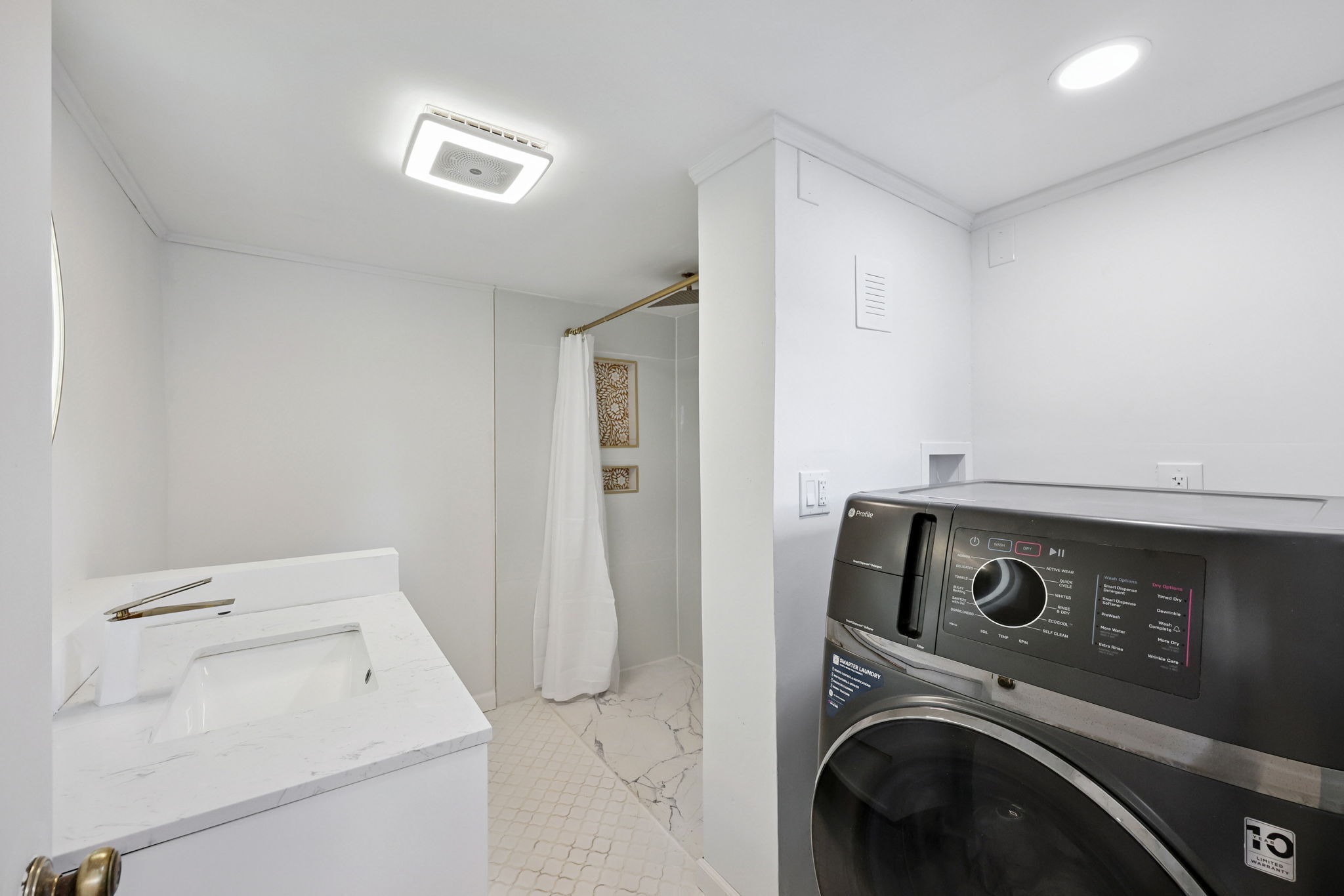 18 Lake Boulevard East Hampton, CT 06424 - Photo 12 of 31 a utility room with dryer and washer