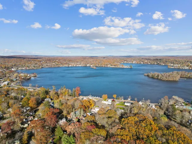 $295,000 | 18 Lake Boulevard, East Hampton, CT 06424