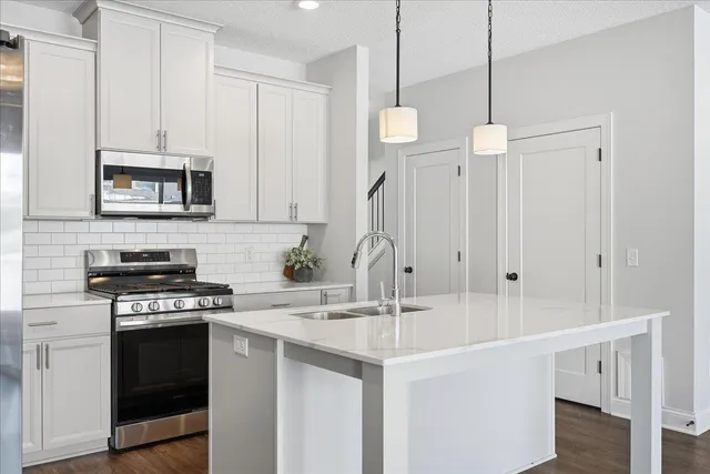 $375,000 | 1715 Southpoint Lane, Hudson, WI 54016