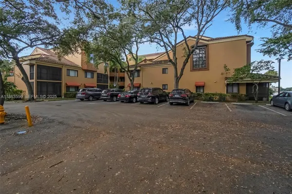 $2,850 | 15549 North Miami Lakeway, Unit 306, Miami Lakes, FL 33014