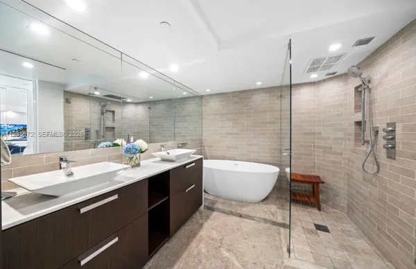 $13,000 | 1500 Ocean Drive, Unit UPH5, Miami Beach, FL 33139