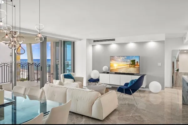 $13,000 | 1500 Ocean Drive, Unit UPH5, Miami Beach, FL 33139