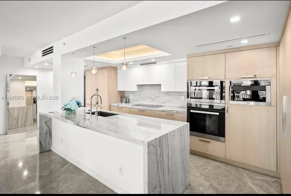 $13,000 | 1500 Ocean Drive, Unit UPH5, Miami Beach, FL 33139
