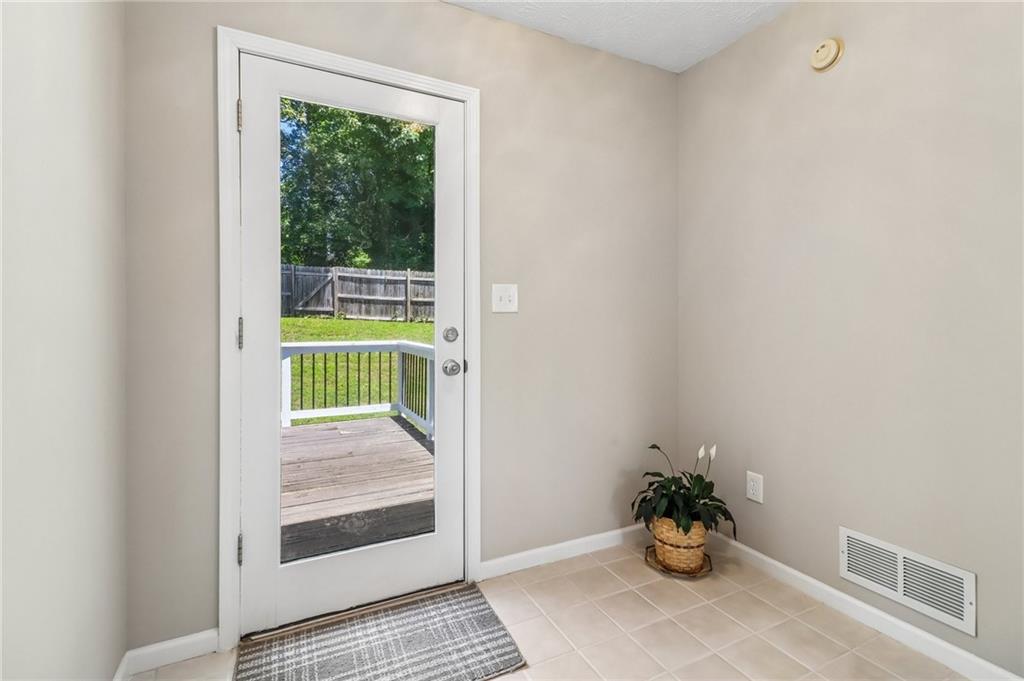 1074 Wash Lee Drive Southwest Lilburn, GA 30047 - Photo 14 of 32