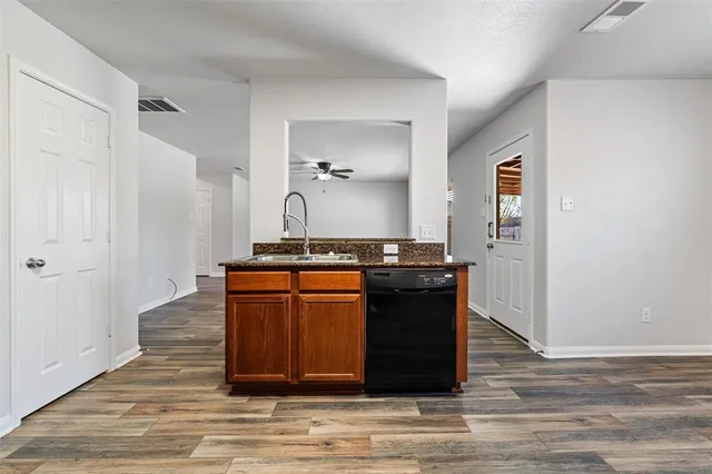 $1,800 | 188 Dodge City Trail, Newark, TX 76071