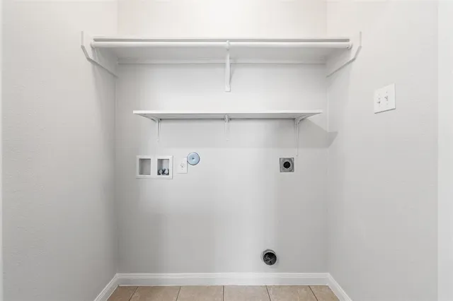 $1,800 | 188 Dodge City Trail, Newark, TX 76071