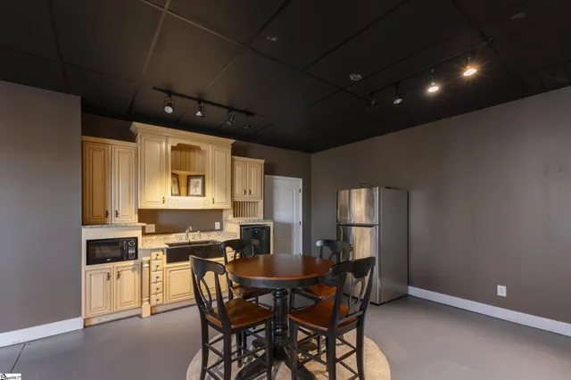 $1,100 | 128 Burlwood Court, Greer, SC 29651