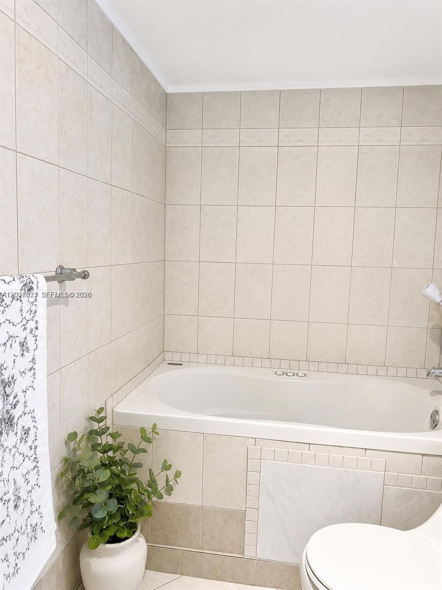2050 Newcastle A, Unit 2050 Boca Raton, FL 33434 - Photo 6 of 11