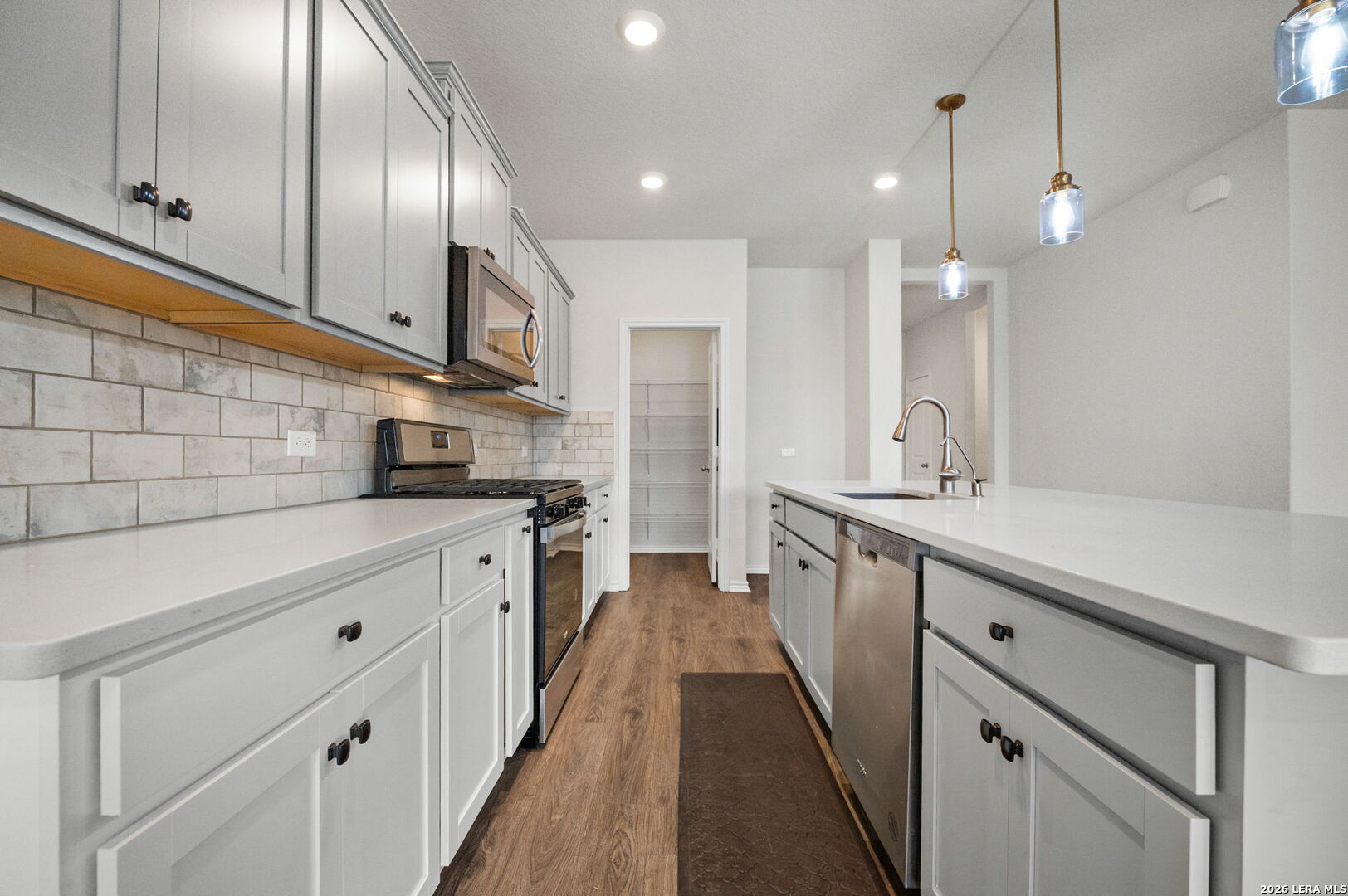 6930 Stipe Lane Converse, TX 78109 - Photo 11 of 47