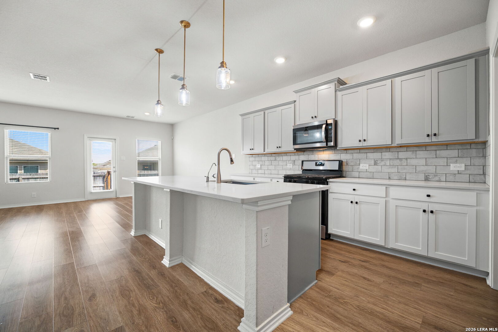 6930 Stipe Lane Converse, TX 78109 - Photo 8 of 47