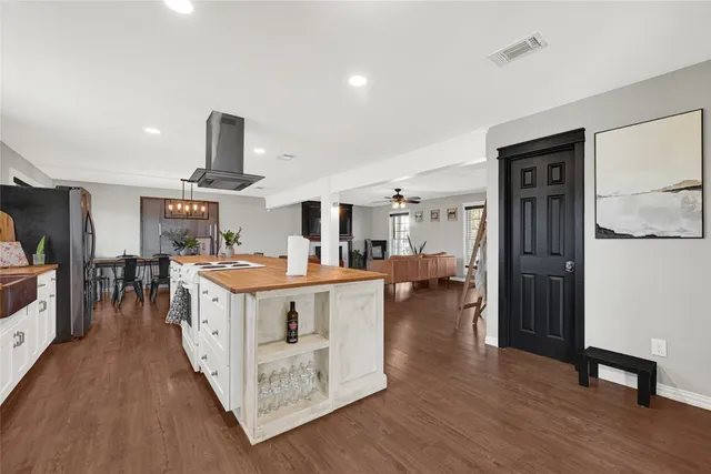 $300,000 | 4843 Glenvillage Street, Houston, TX 77084