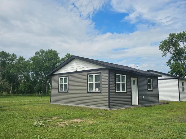 $42,000 | 201 10th Avenue Southeast, Pipestone, MN 56164