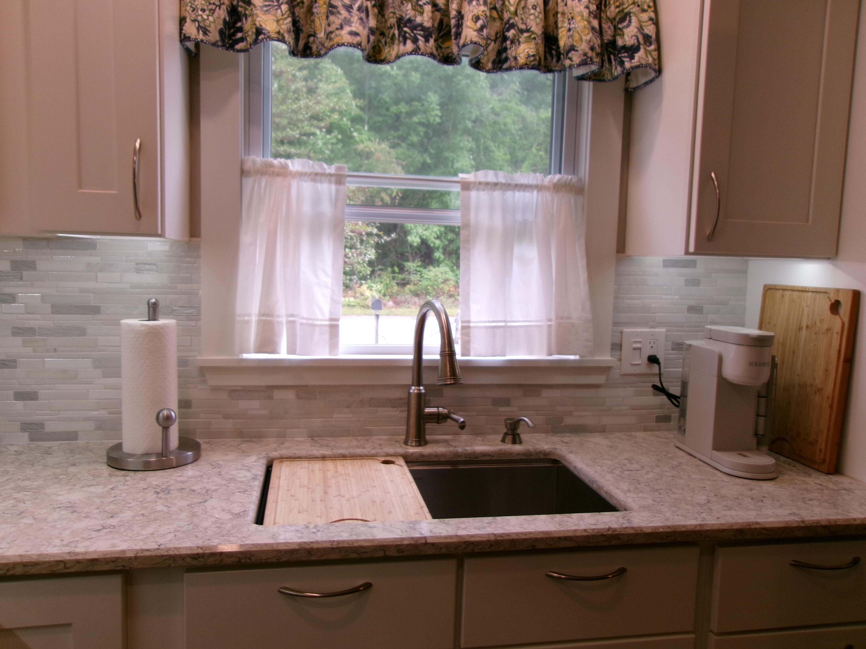 140 Hogan Road Lewiston, ME 04240 - Photo 6 of 63 White Shaker Cabinets