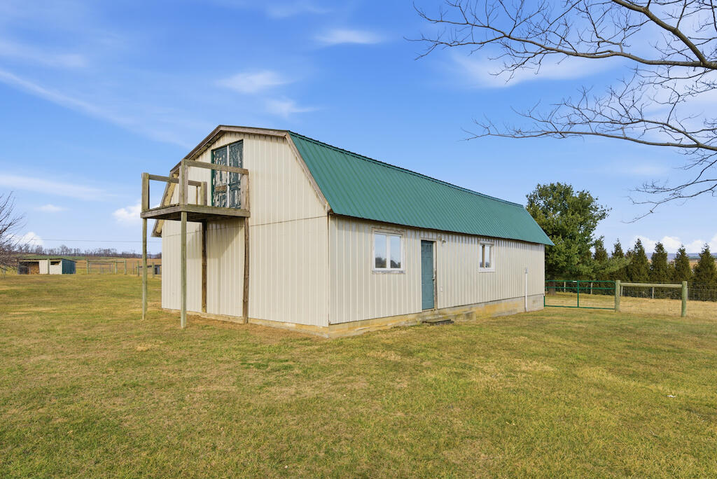 6389 Ruebush Road Dublin, VA 24084 - Photo 2 of 63 a view of a big room with an empty space