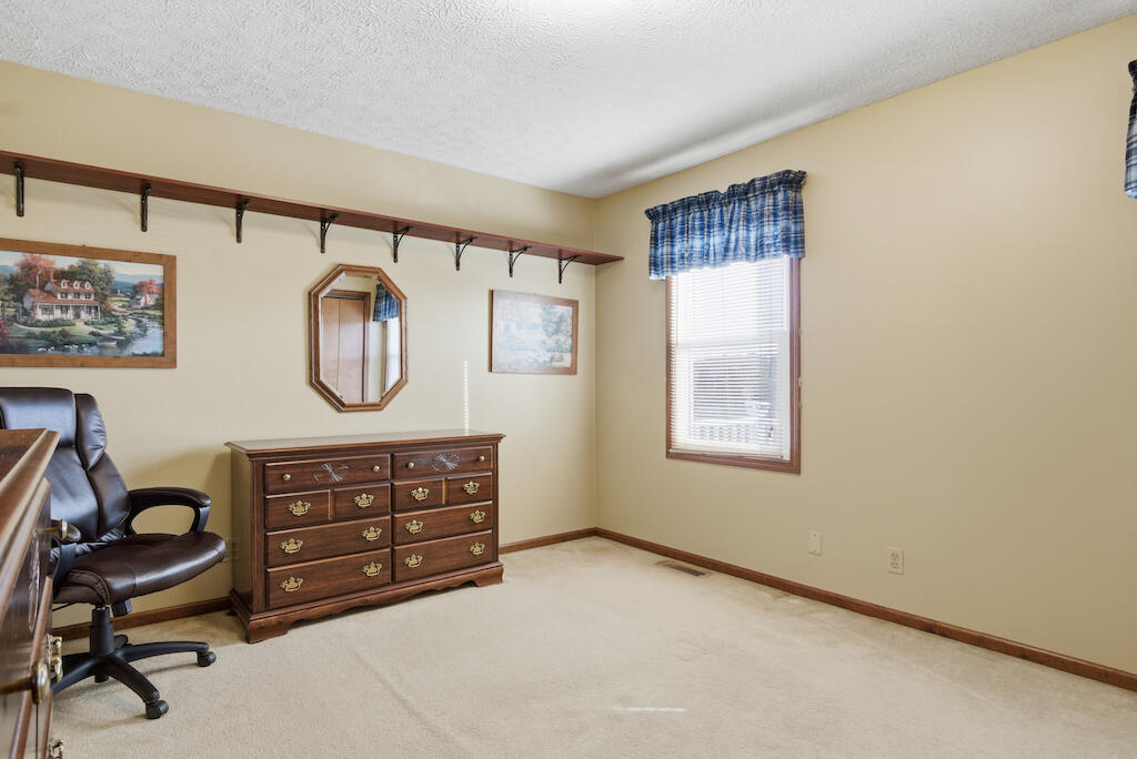 6389 Ruebush Road Dublin, VA 24084 - Photo 29 of 63 a view of a livingroom with furniture