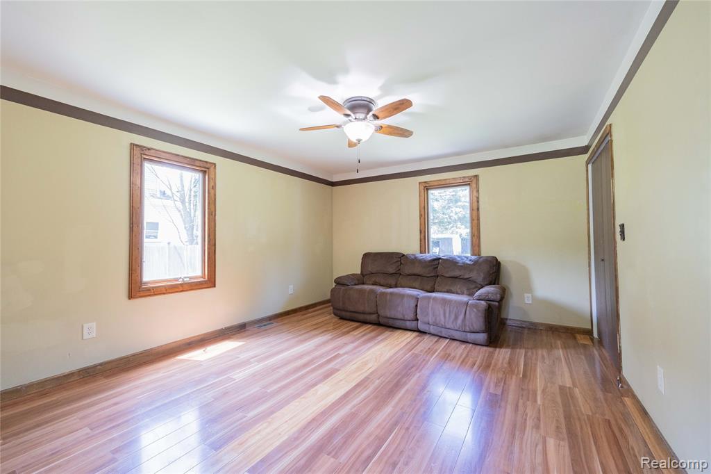 21128 Middlebelt Road New Boston, MI 48164 - Photo 7 of 32