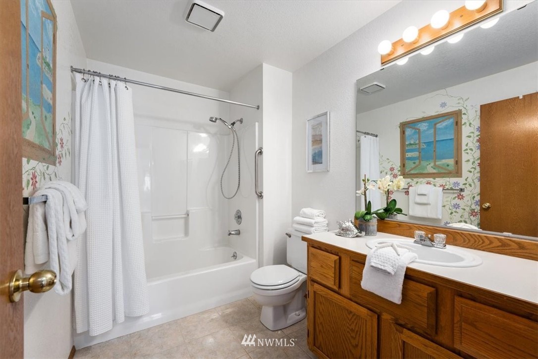 11913 Northeast 168th Street Bothell, WA 98011 - Photo 23 of 30 Gallery Image 23