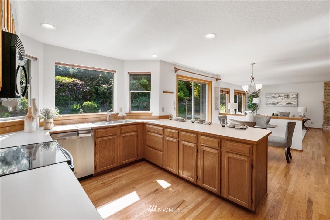 11913 Northeast 168th Street Bothell, WA 98011 - Photo 6 of 30 Gallery Image 6