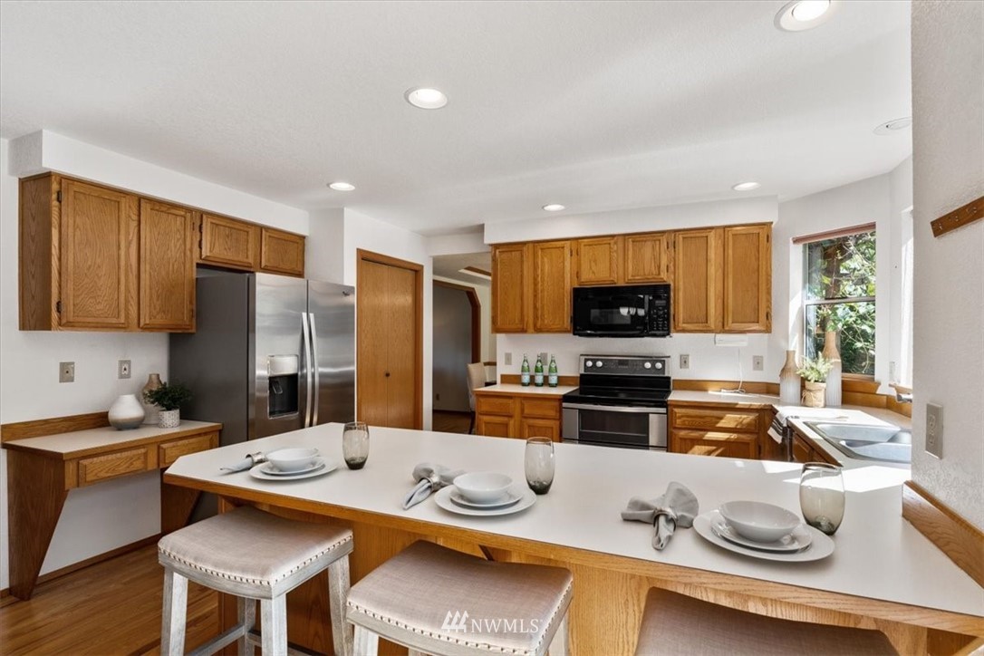 11913 Northeast 168th Street Bothell, WA 98011 - Photo 7 of 30 Gallery Image 7