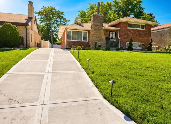 $247,900 | 17112 Whittier Avenue, Hazel Crest, IL 60429