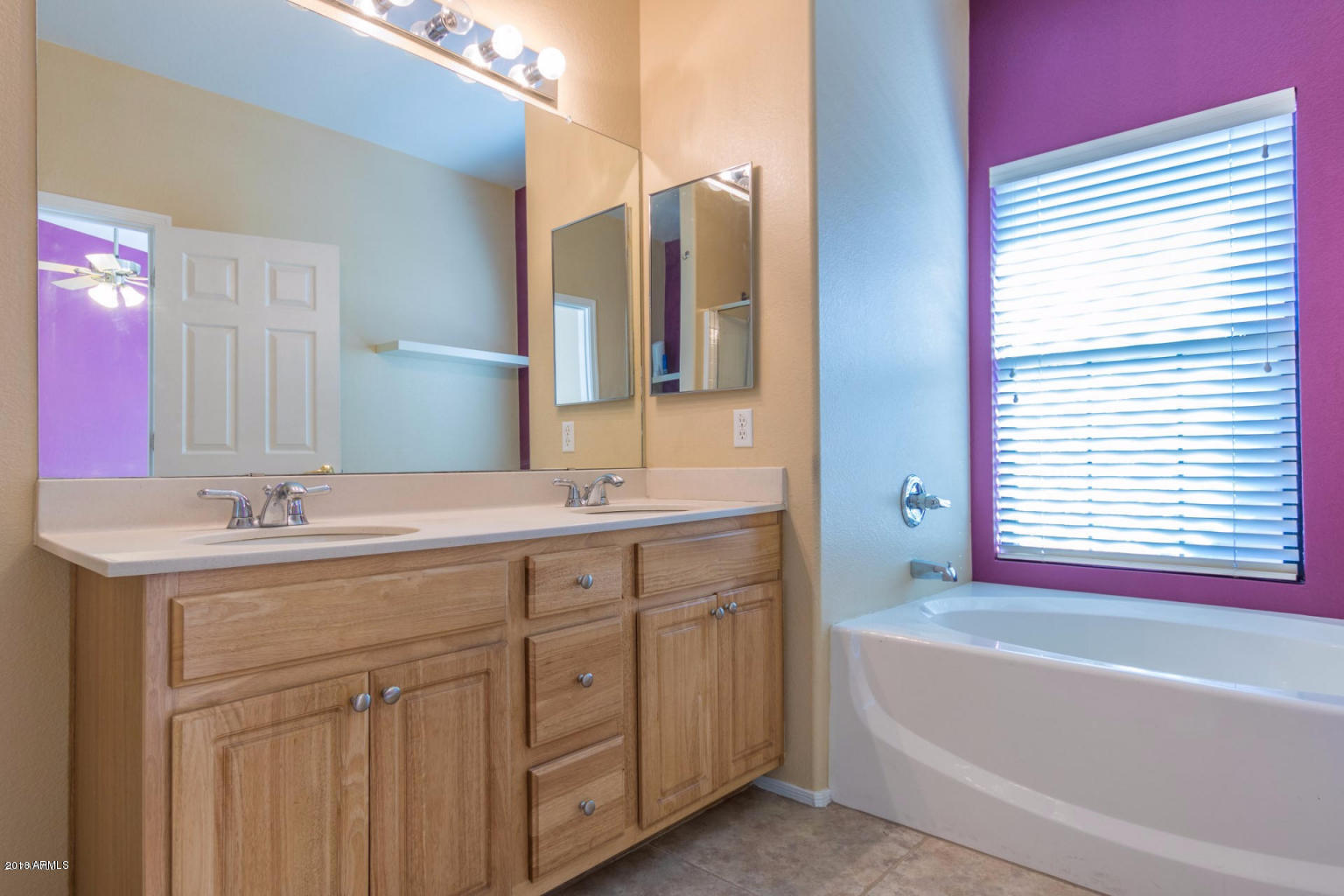 1702 East Bell Road, Unit 147 Phoenix, AZ 85022 - Photo 10 of 24 Master bath_garden tub