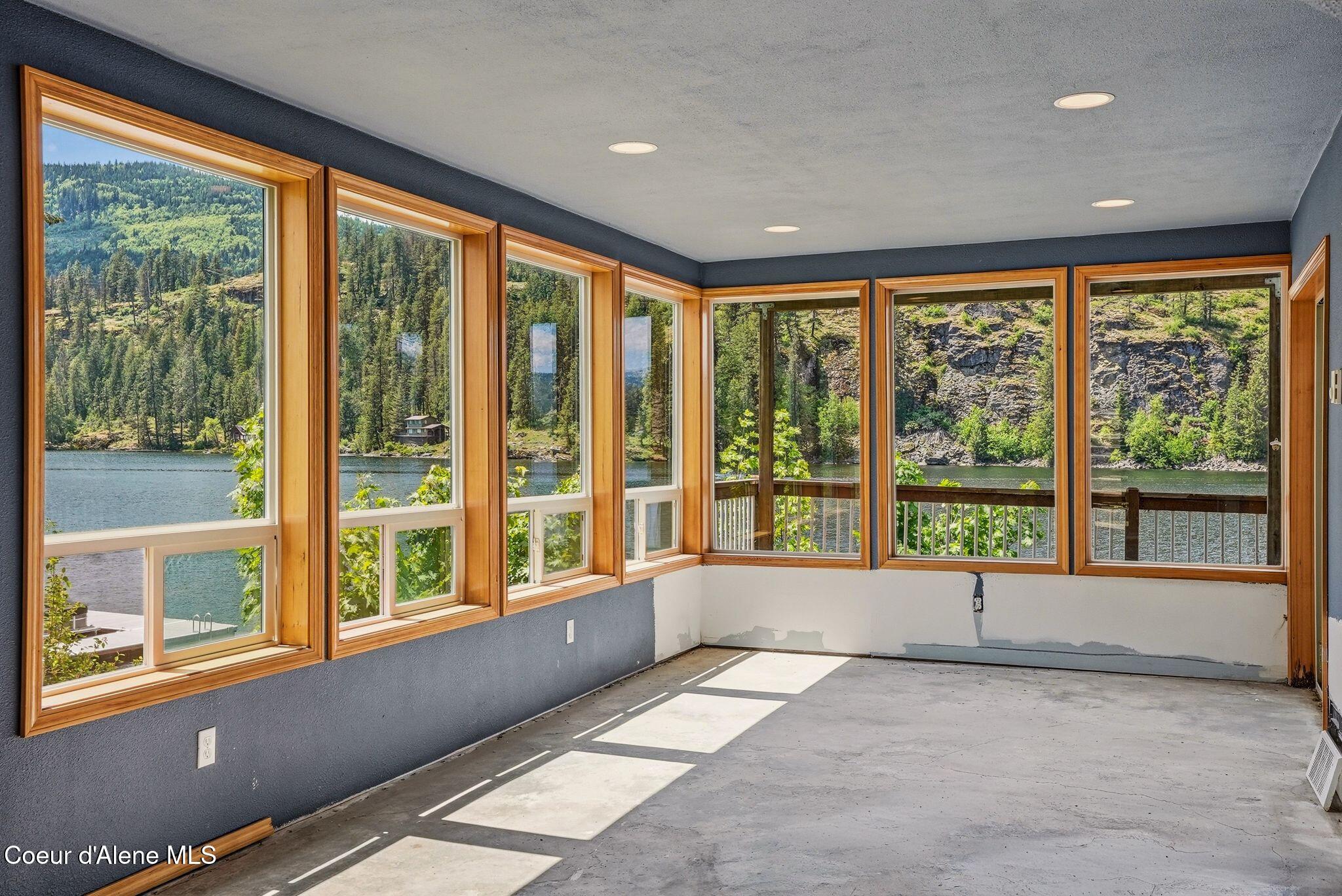 24305 North Lakeview Boulevard Rathdrum, ID 83858 - Photo 10 of 45 View windows