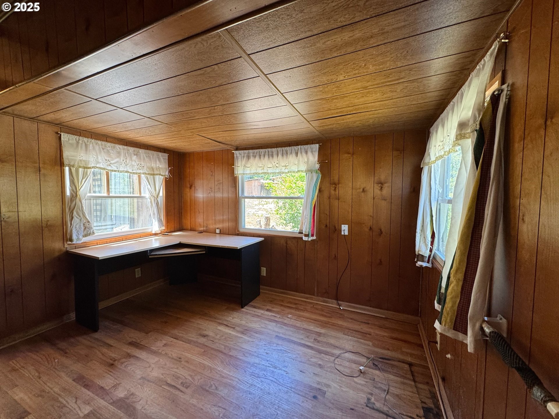 69729 Stage Road North Bend, OR 97459 - Photo 4 of 19 Living Room