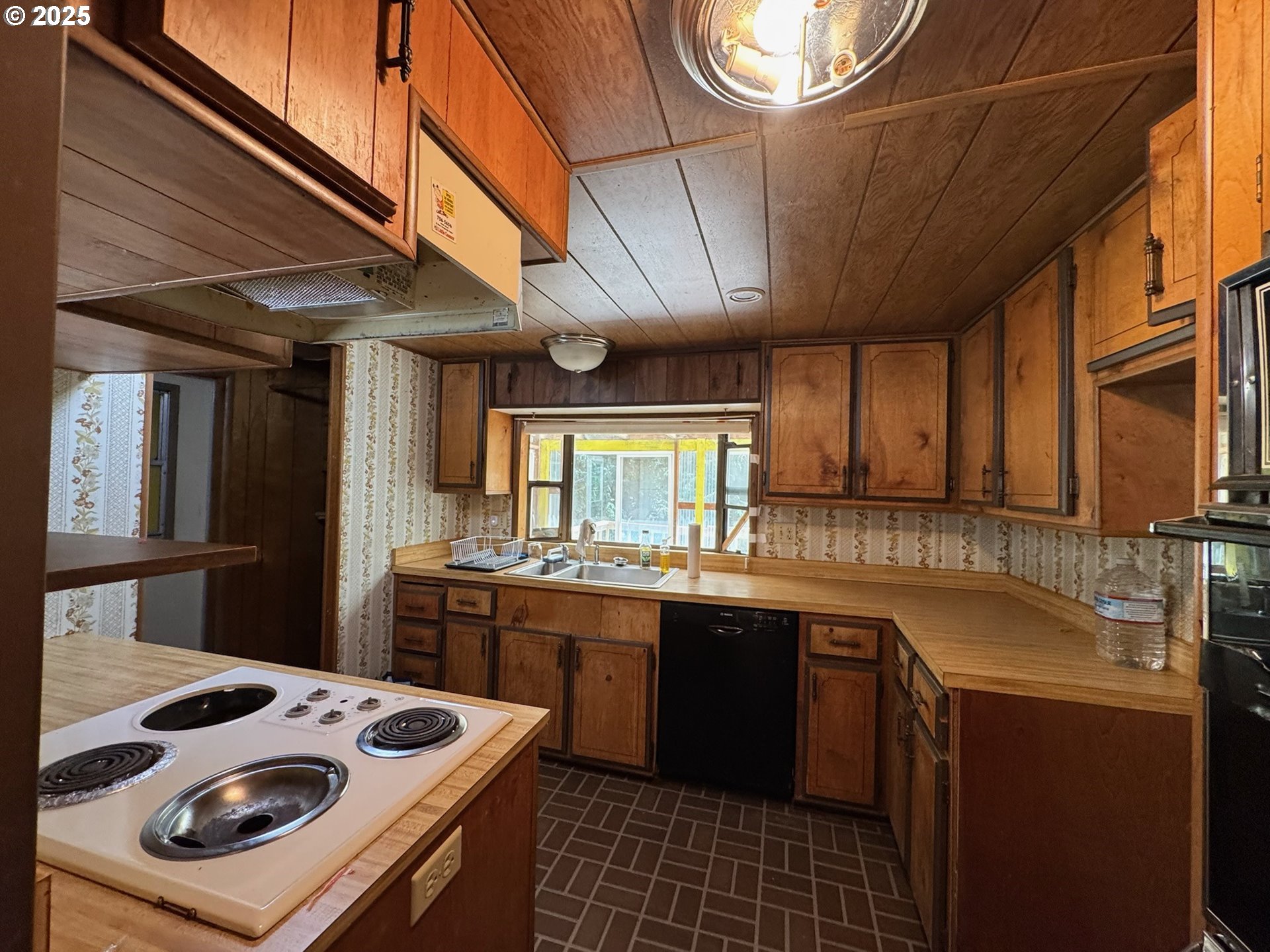 69729 Stage Road North Bend, OR 97459 - Photo 6 of 19