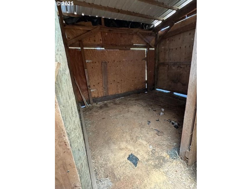 69729 Stage Road North Bend, OR 97459 - Photo 10 of 19 Barn