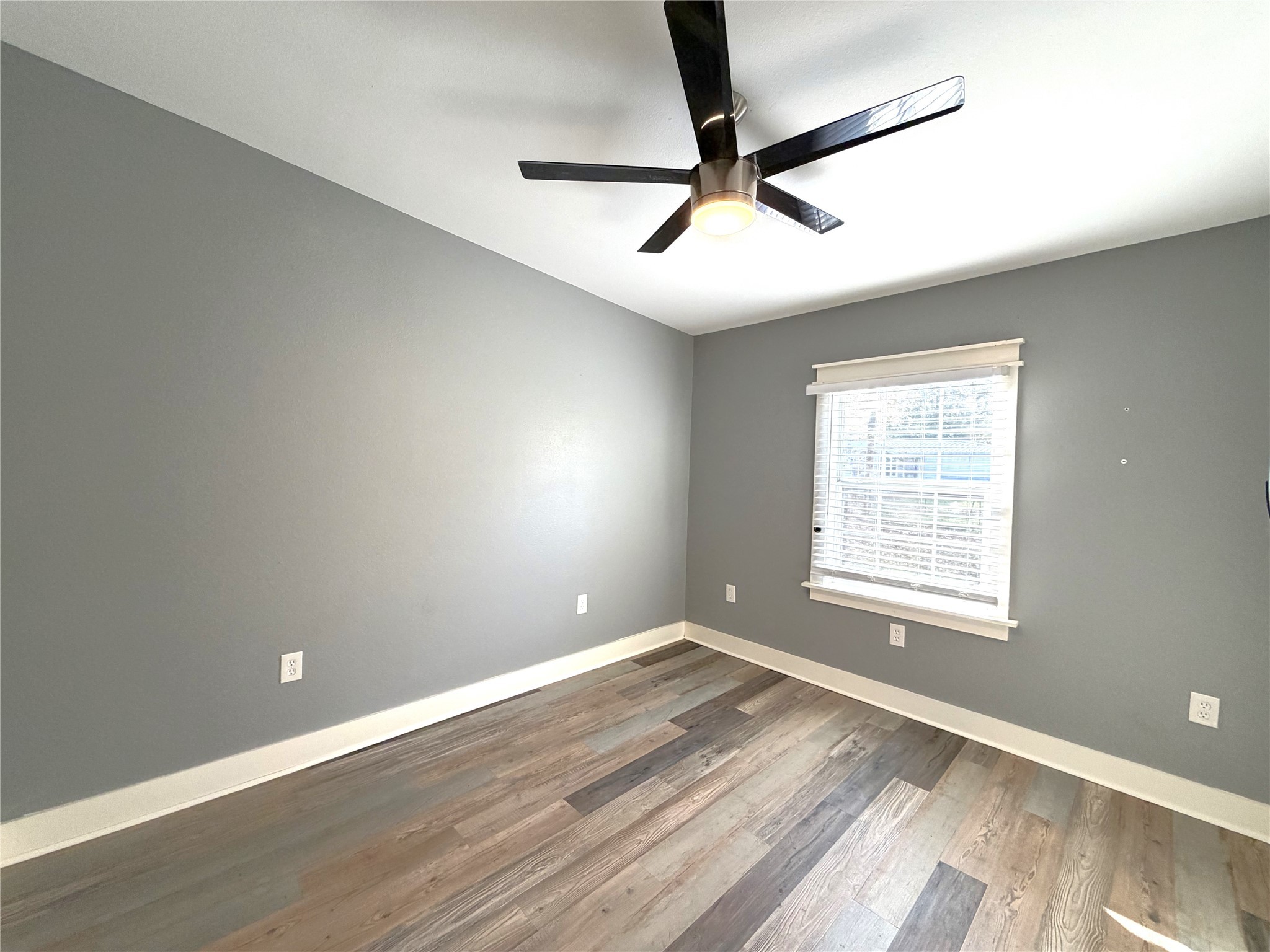 410 North Elm Street Trinity, TX 75862 - Photo 17 of 20 wooden floor in an empty room with a window