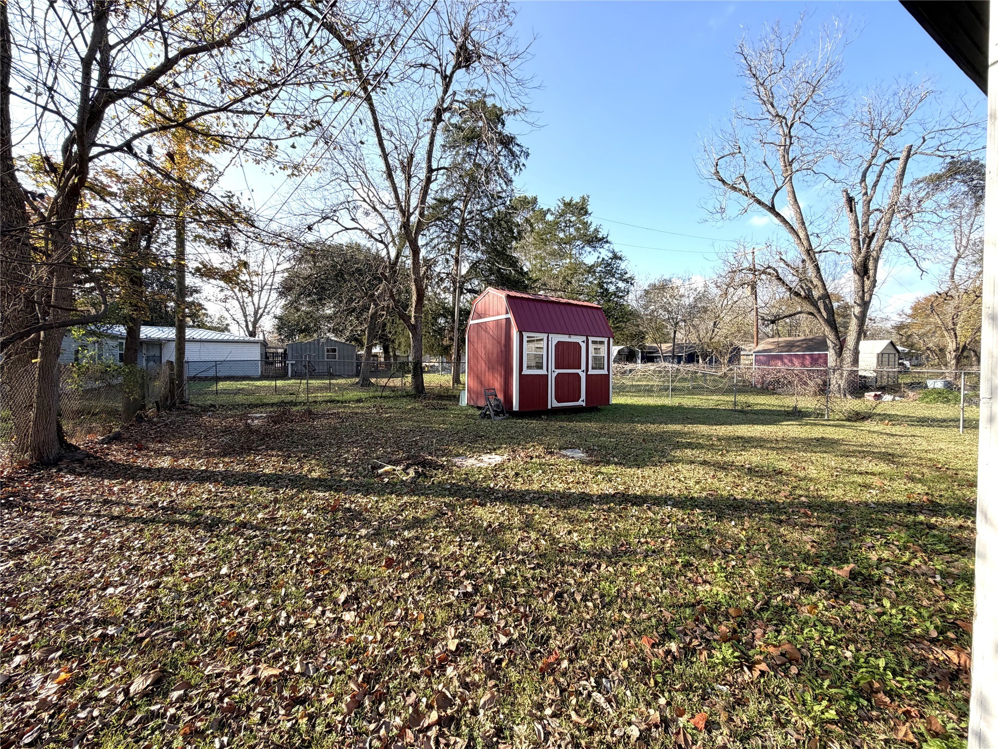 410 North Elm Street Trinity, TX 75862 - Photo 4 of 20 a house view with a garden space