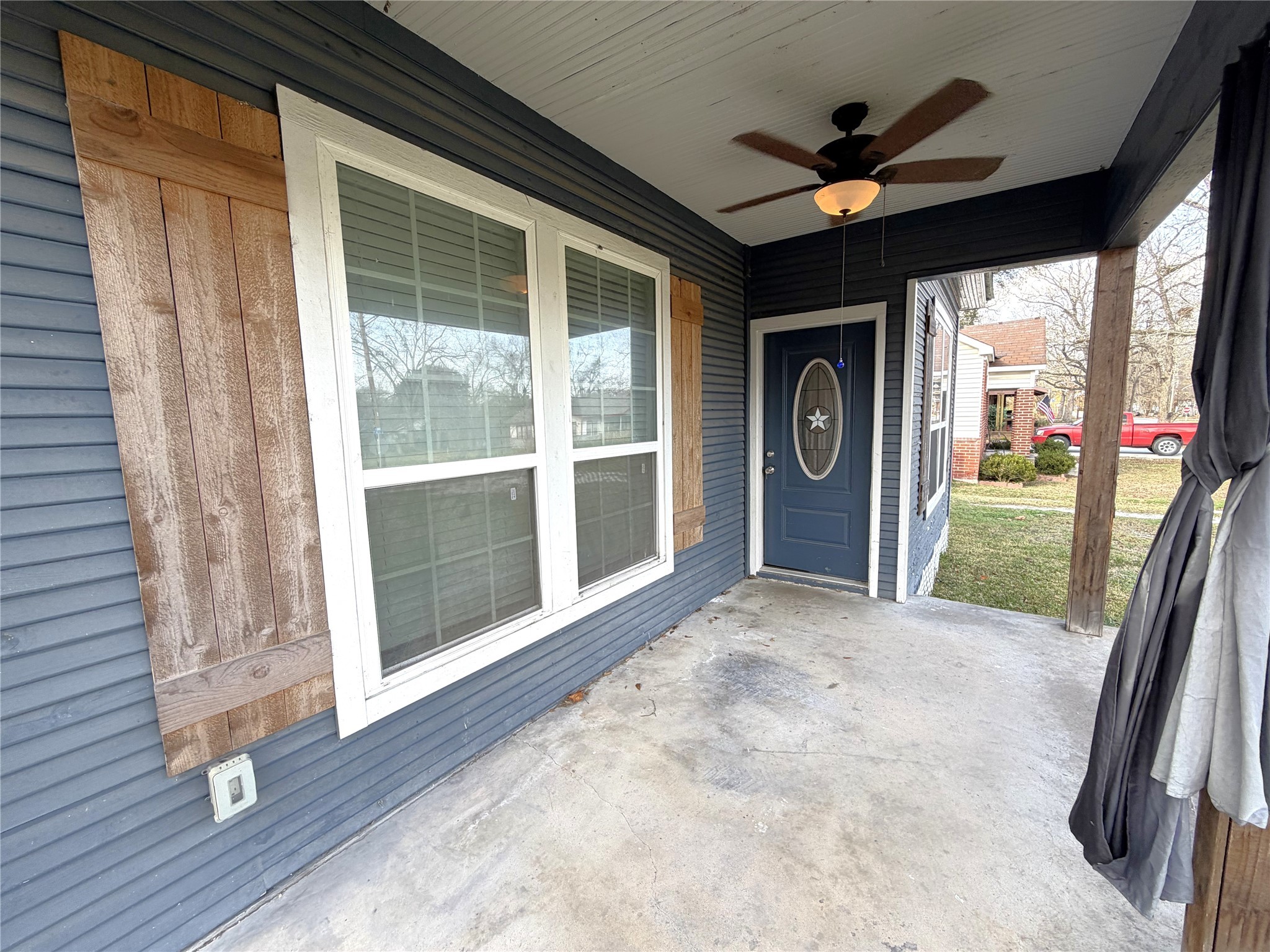 410 North Elm Street Trinity, TX 75862 - Photo 6 of 20 a view of a room with wooden floor and balcony