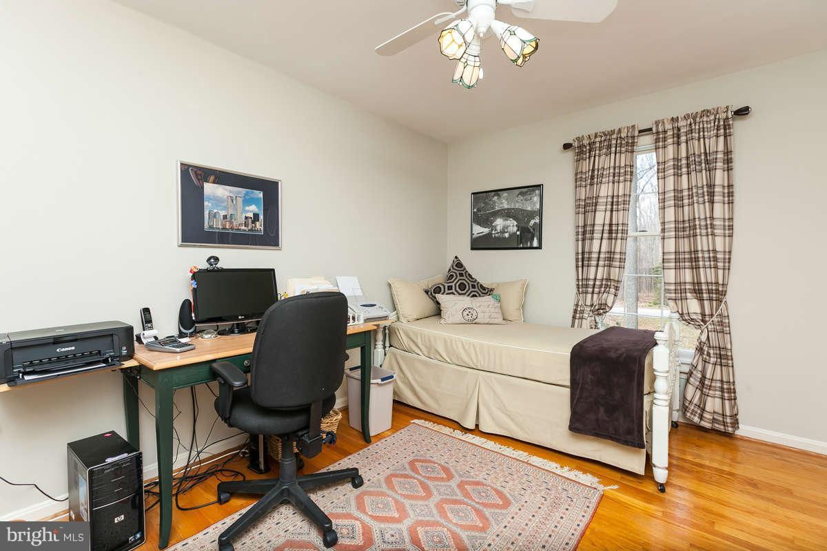 2007 Pine Pep Road Reisterstown, MD 21136 - Photo 24 of 30 a bedroom with a workspace