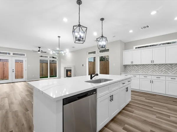 $6,000 | 1319 West Bell Street, Houston, TX 77019