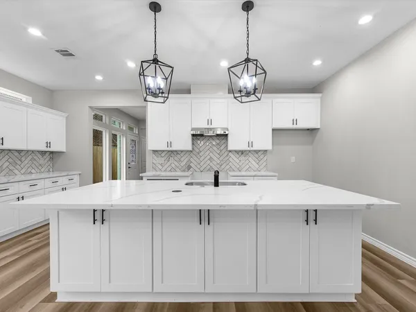 $6,000 | 1319 West Bell Street, Houston, TX 77019