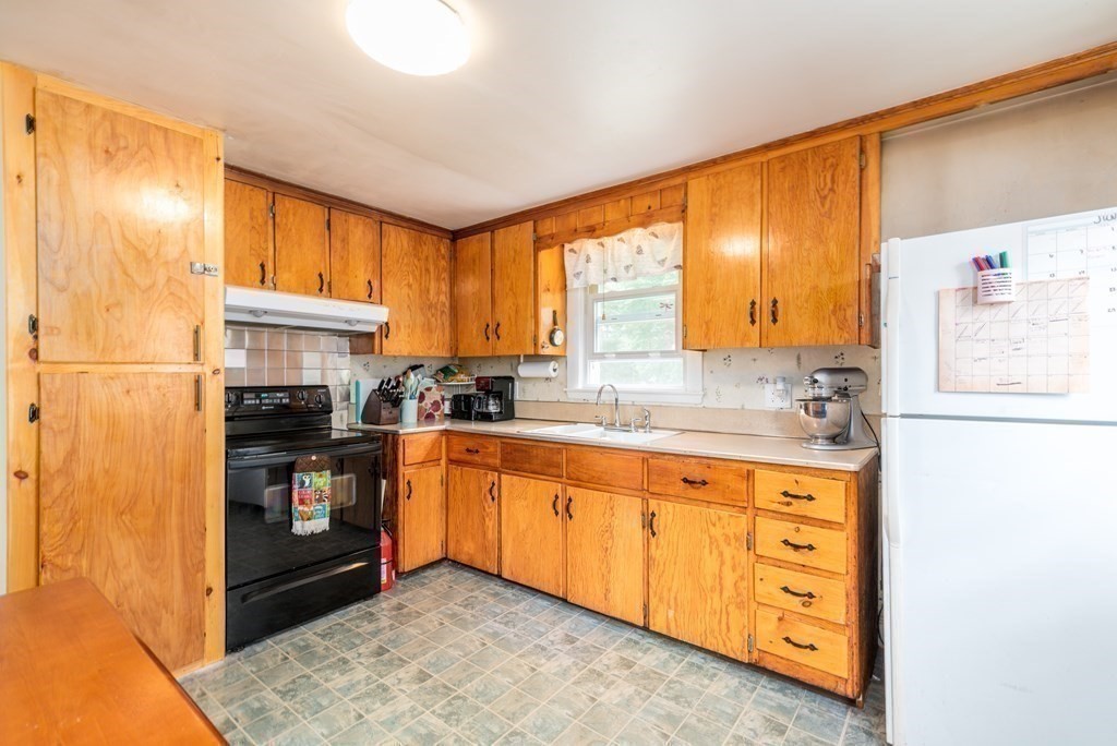 90 Forest Street Hamilton, MA 01982 - Photo 10 of 30 Gallery Image 10