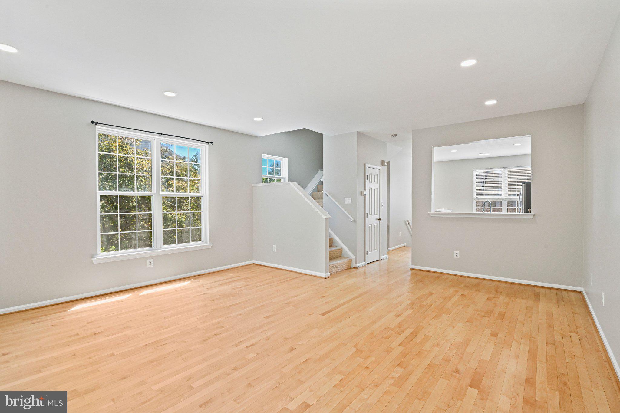11482 Heritage Commons Way Reston, VA 20194 - Photo 7 of 31 Living room