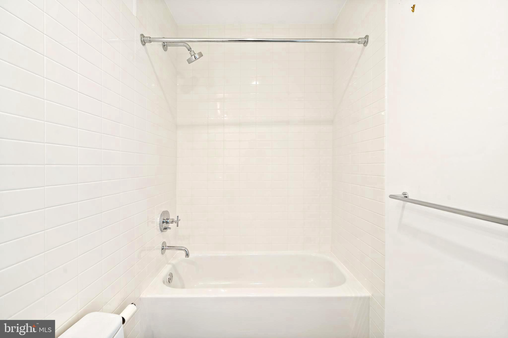 1600 Arch Street, Unit 1809 Philadelphia, PA 19103 - Photo 22 of 36 a bathroom with a bathtub and a shower