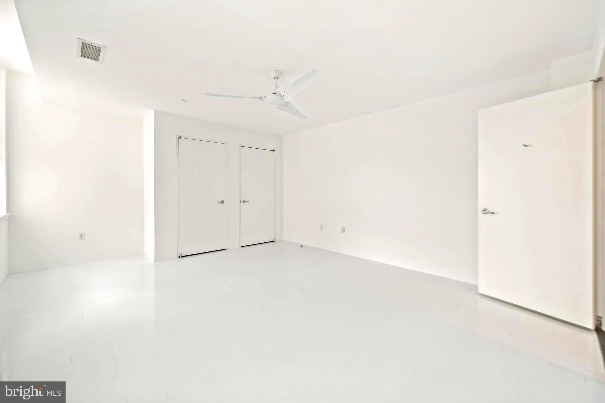 1600 Arch Street, Unit 1809 Philadelphia, PA 19103 - Photo 23 of 36 an empty room with white wall and white wall