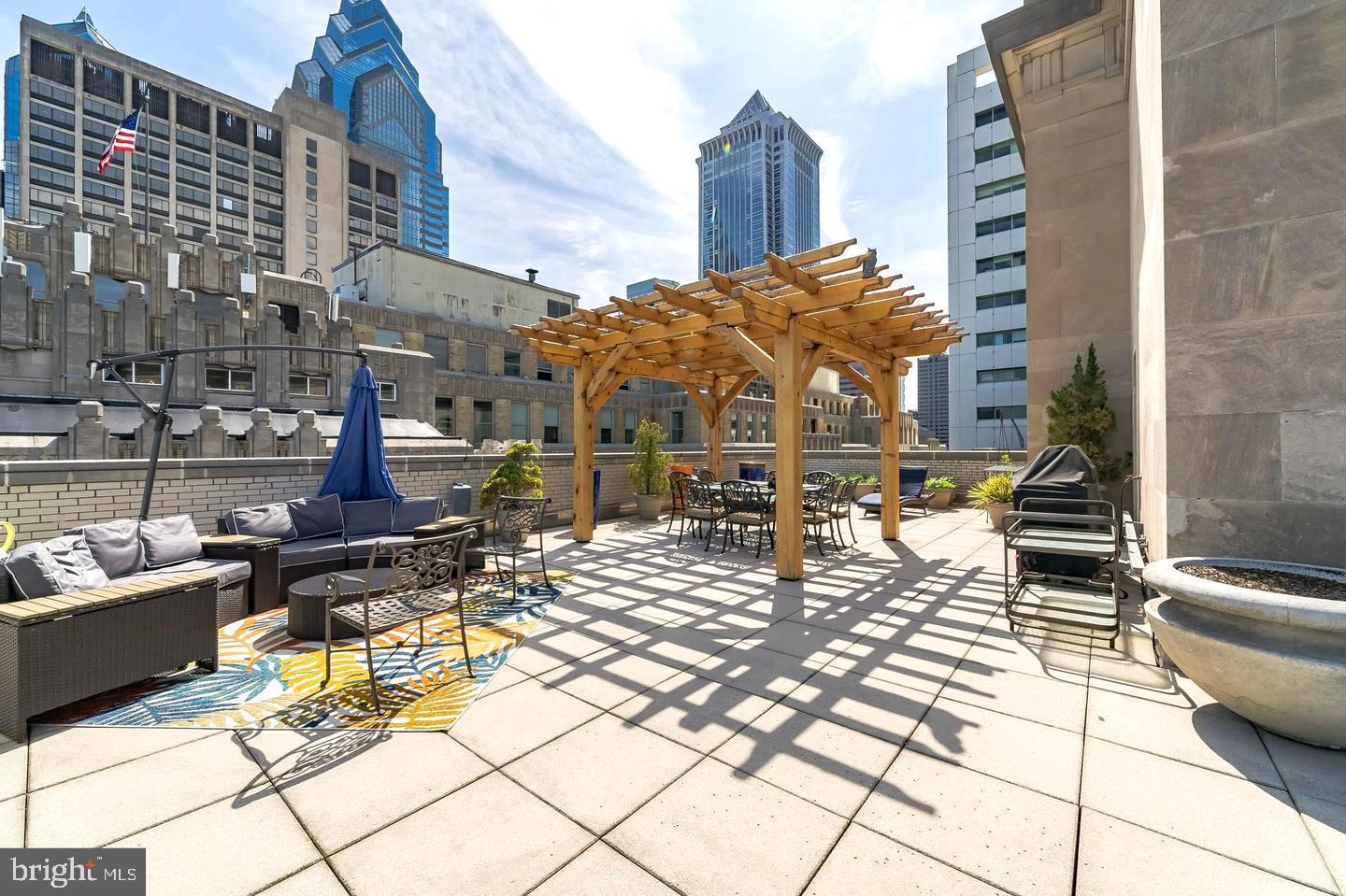 1600 Arch Street, Unit 1809 Philadelphia, PA 19103 - Photo 36 of 36 a view of city with patio