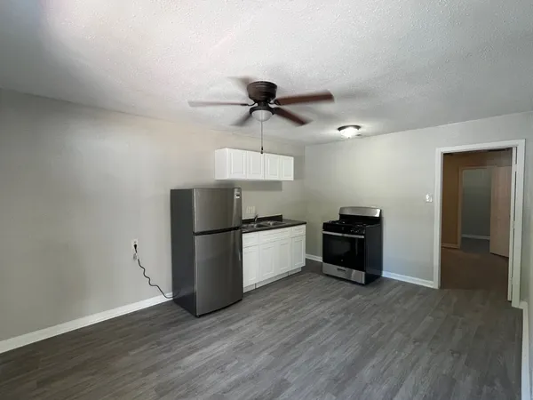 $899 | 4831 Sycamore Avenue, Unit 4, Pasadena, TX 77503