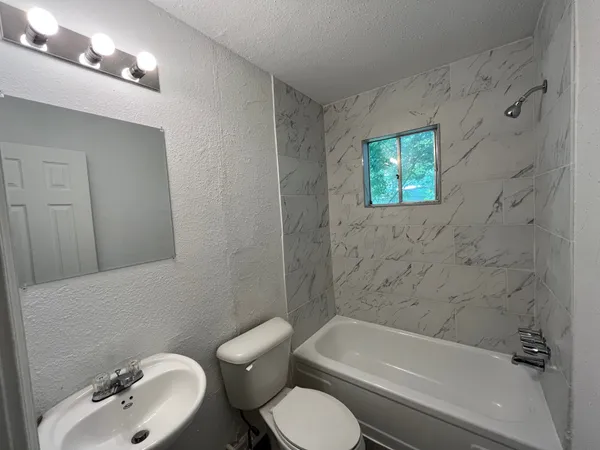 $899 | 4831 Sycamore Avenue, Unit 4, Pasadena, TX 77503